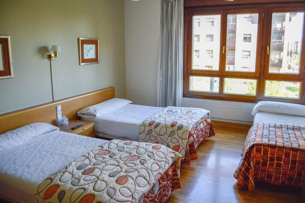 Pension Payvi Pamplona Buitenkant foto