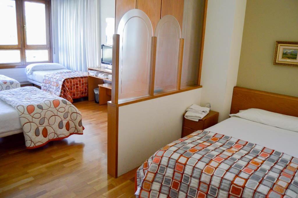 Pension Payvi Pamplona Buitenkant foto